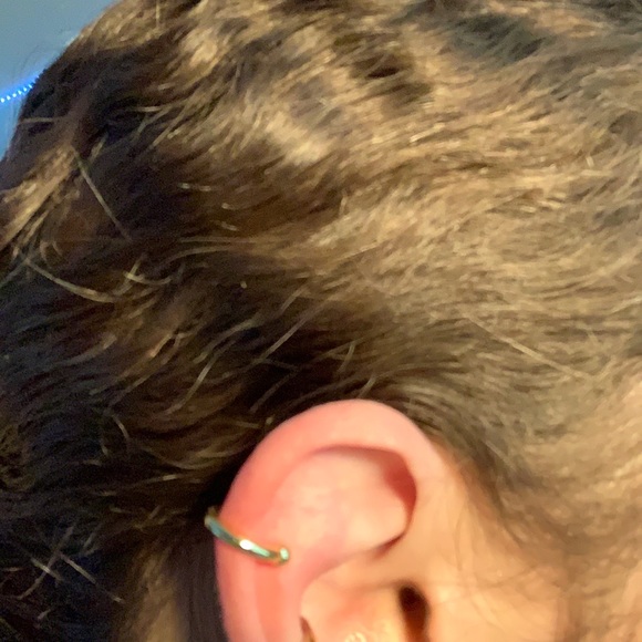 Gold ear hook - Picture 3 of 3